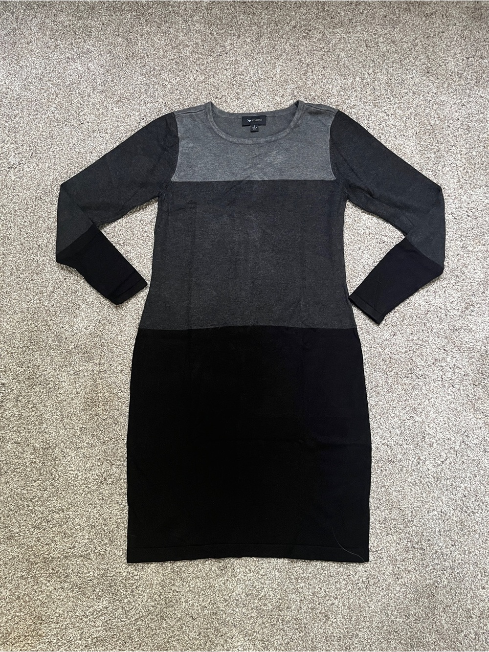 AB Studio Colorblock Knit Long-Sleeve Dress in Gray & Black